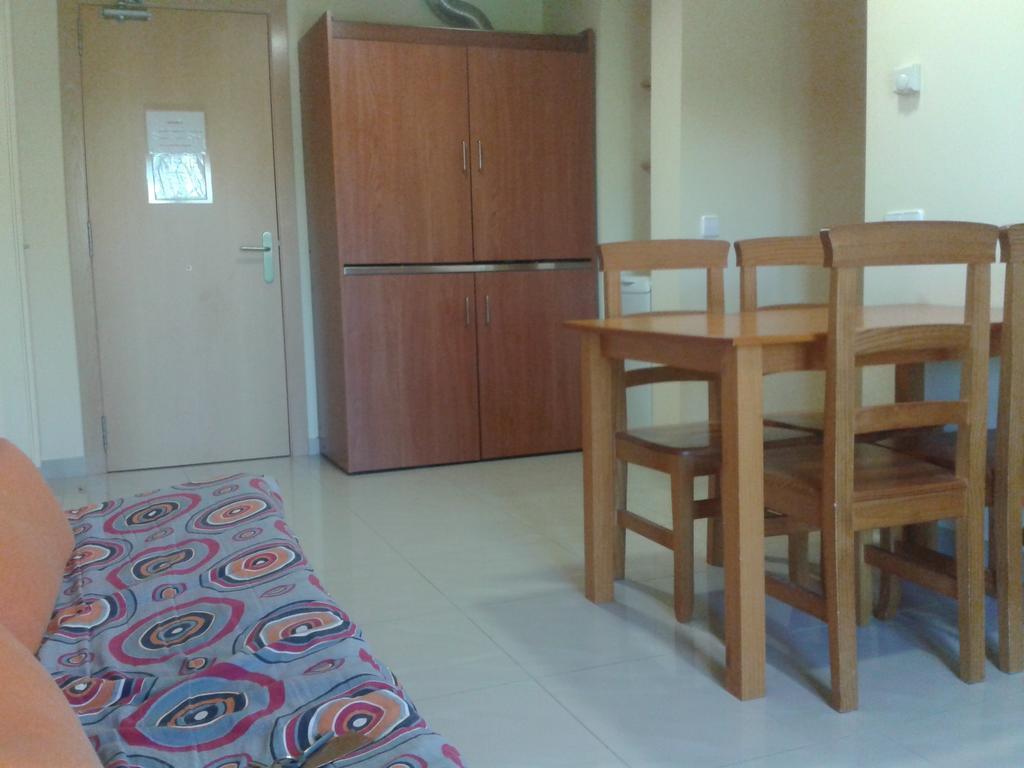 Apartamentos Fonda Finet Sant Felíu de Pallarols الغرفة الصورة