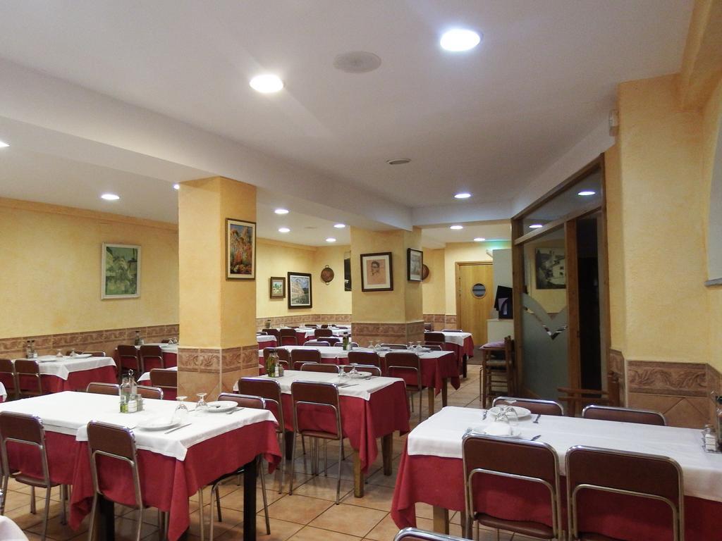 Apartamentos Fonda Finet Sant Felíu de Pallarols المظهر الخارجي الصورة