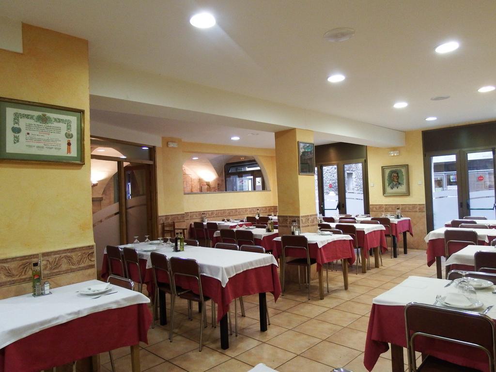 Apartamentos Fonda Finet Sant Felíu de Pallarols المظهر الخارجي الصورة