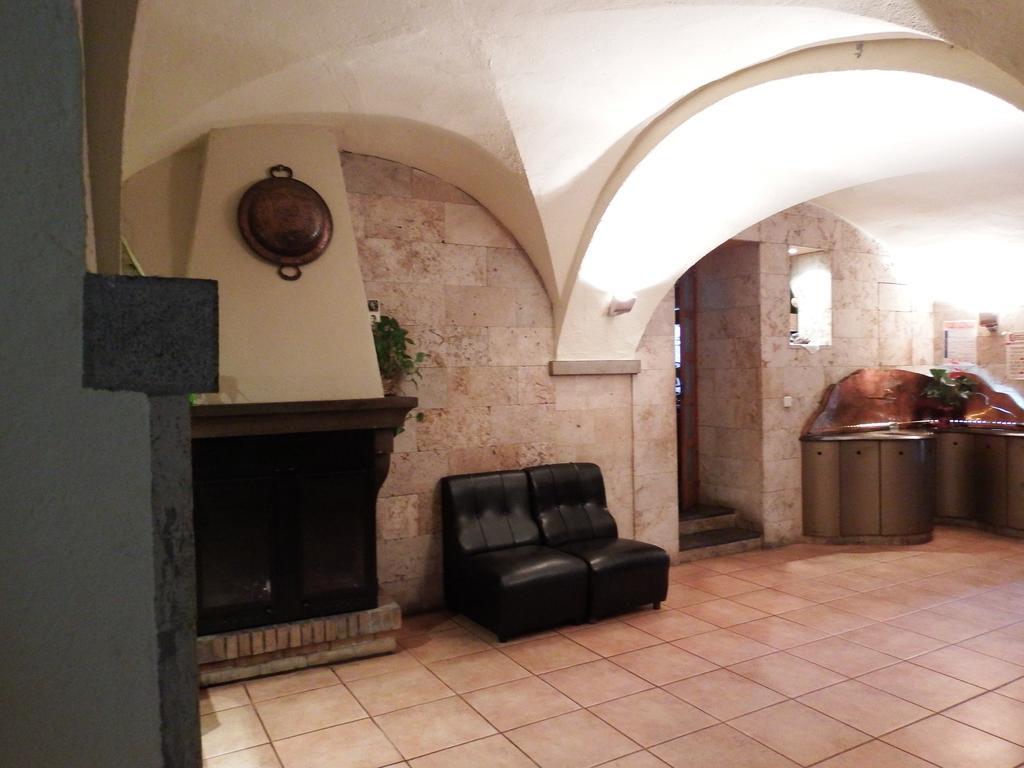 Apartamentos Fonda Finet Sant Felíu de Pallarols المظهر الخارجي الصورة