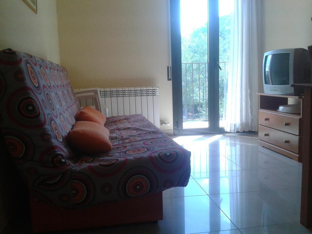 Apartamentos Fonda Finet Sant Felíu de Pallarols المظهر الخارجي الصورة